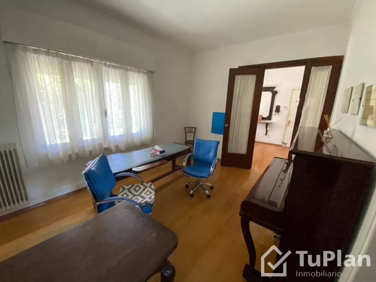 Casa ID.880 - (Ref: 3.160) Venta de casa de estilo con 7 dormitorios, 4 baños y garage en Malvin
