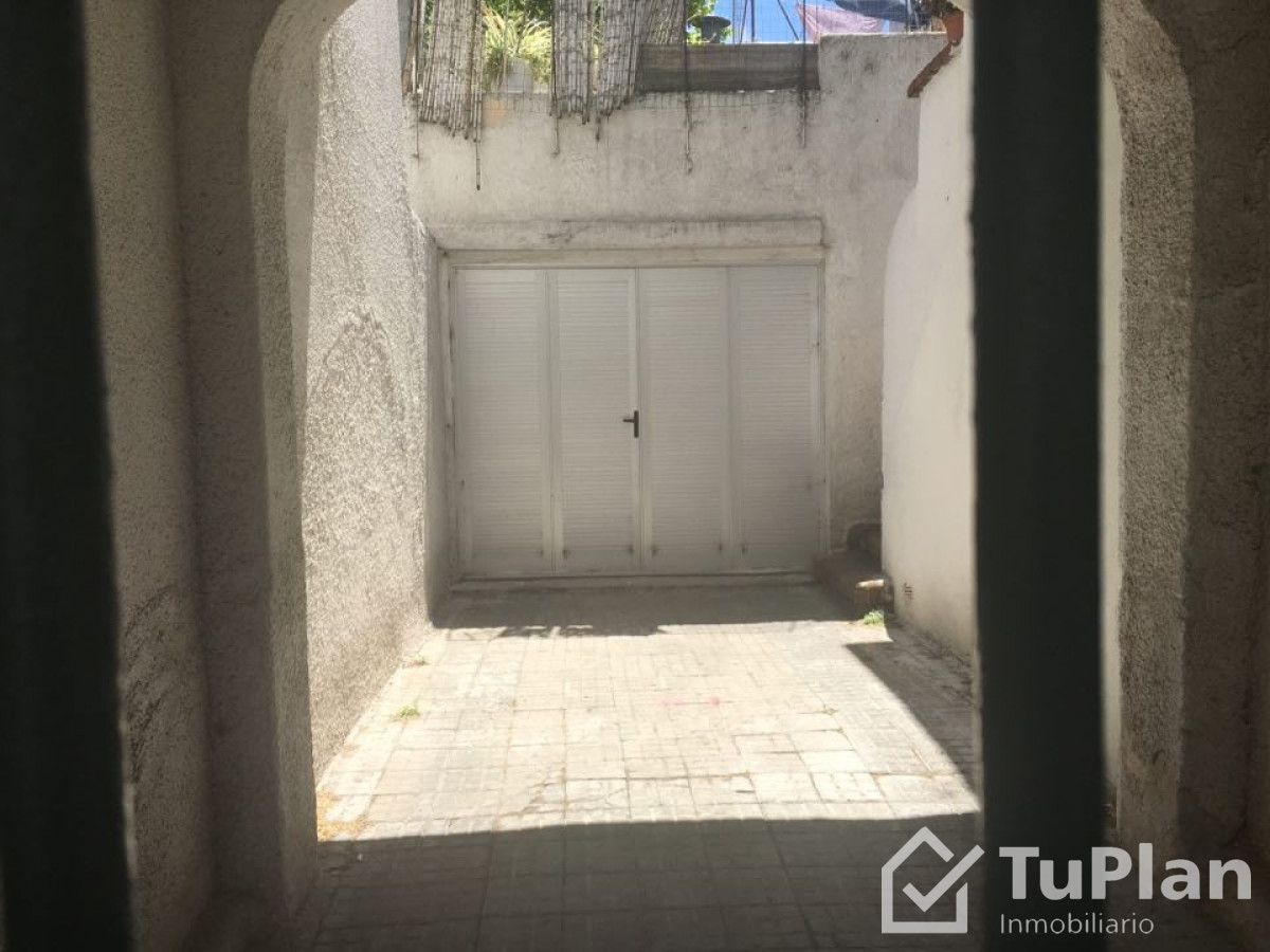 Casa ID.1089 - (Ref: 3.363) Alquiler de casa de 3 dormitorios, 2 baños garage y patio en Pocitos