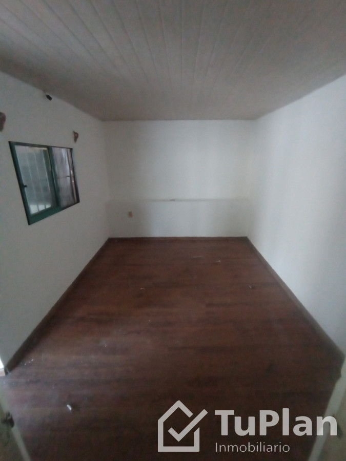 Casa ID.1948 - (5.350) Hermosa casa de tres dormitorios, barbacoa, entrada para vehículos con un apto de 1 dormitorio