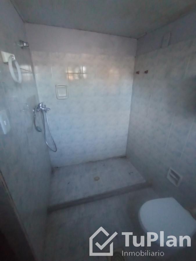 Casa ID.1948 - (5.350) Hermosa casa de tres dormitorios, barbacoa, entrada para vehículos con un apto de 1 dormitorio