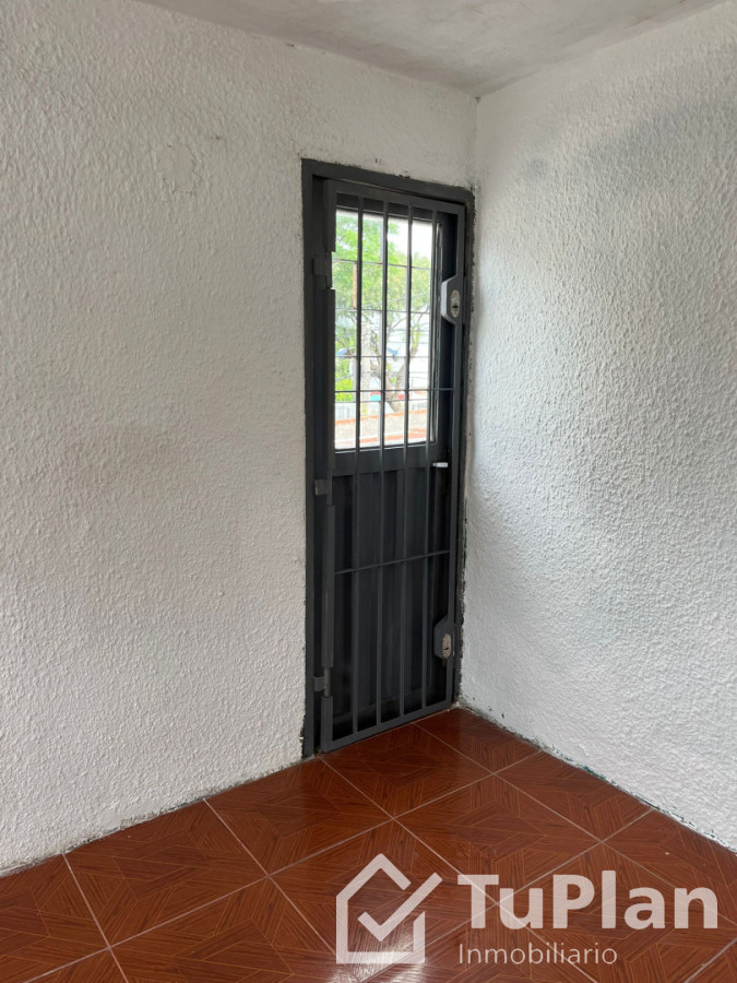 Casa ID.1932 - (Ref 4.338) Se alquila casa, al frente de dos dormitorios. $ 19000