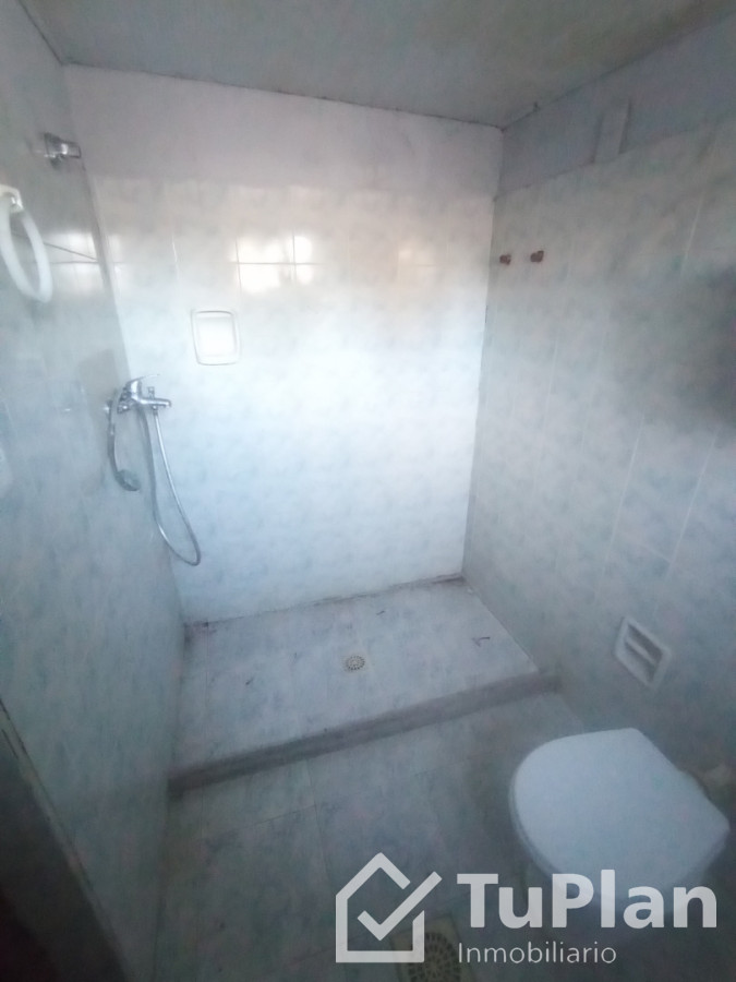 Casa ID.1948 - (5.350) Hermosa casa de tres dormitorios, barbacoa, entrada para vehículos con un apto de 1 dormitorio