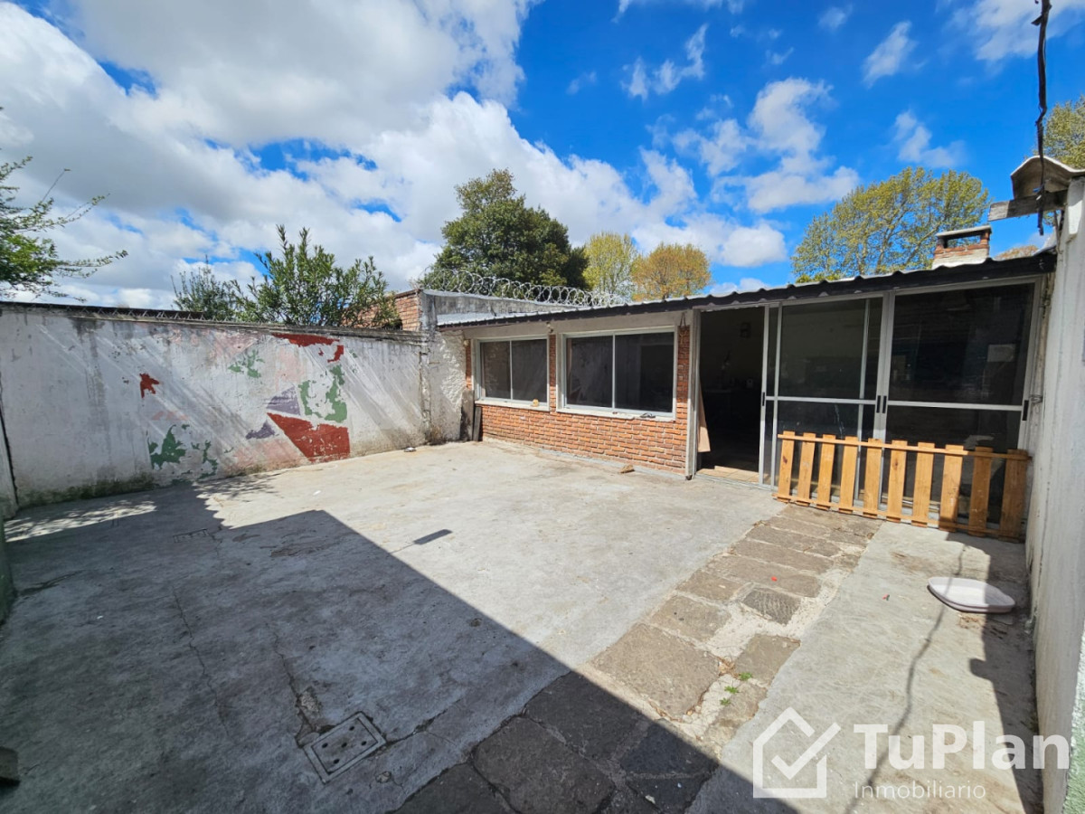 Casa ID.1948 - (5.350) Hermosa casa de dos dormitorios, barbacoa y entrada para vehiculos