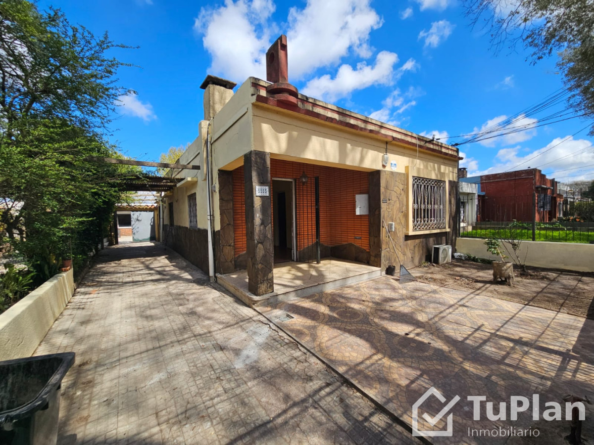 Casa ID.1948 - (5.350) Hermosa casa de dos dormitorios, barbacoa y entrada para vehiculos