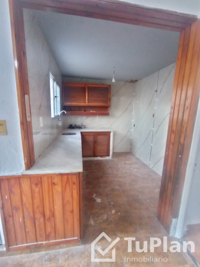 Casa ID.1948 - (5.350) Hermosa casa de tres dormitorios, barbacoa, entrada para vehículos con un apto de 1 dormitorio