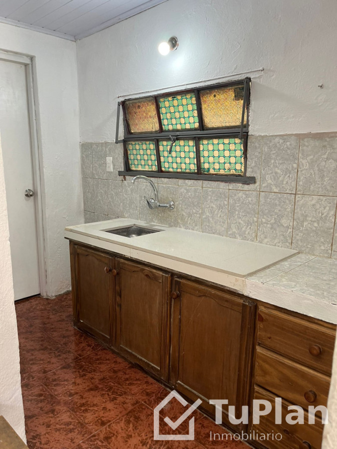 Casa ID.1932 - (Ref 4.338) Se alquila casa, al frente de dos dormitorios. $ 19000