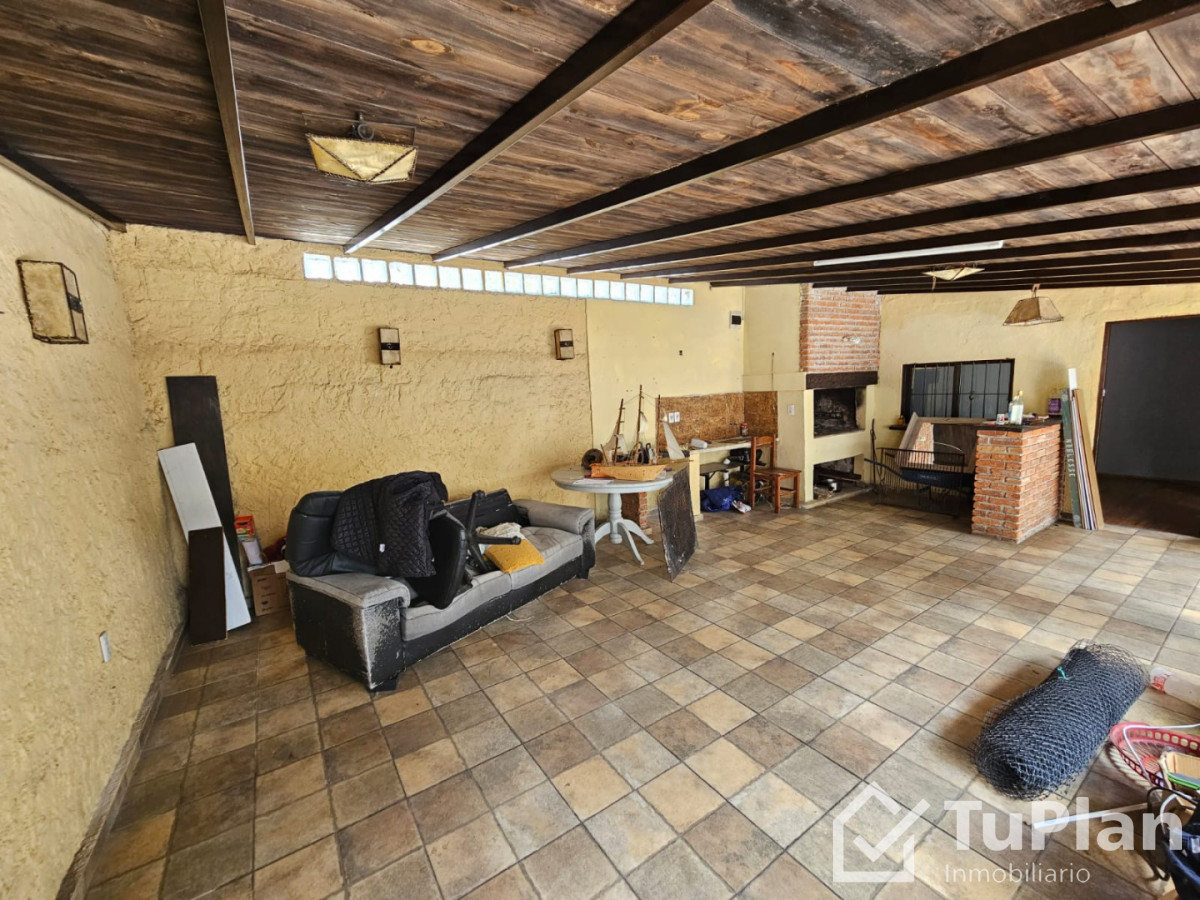 Casa ID.1948 - (5.350) Hermosa casa de dos dormitorios, barbacoa y entrada para vehiculos