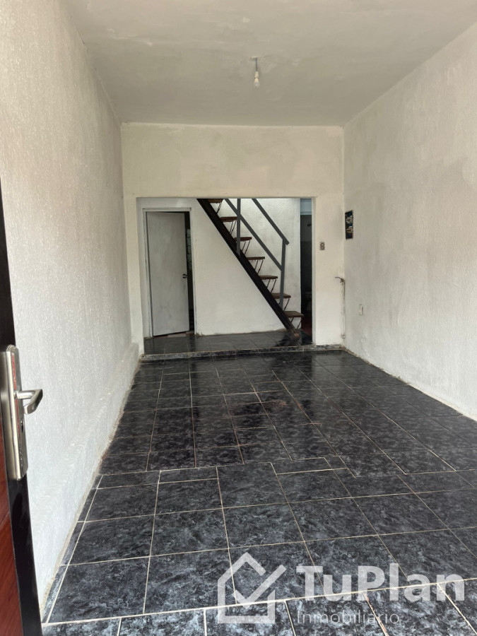 Casa ID.1932 - (Ref 4.338) Se alquila casa, al frente de dos dormitorios. $ 19000