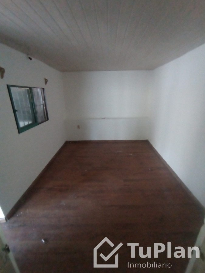 Casa ID.1948 - (5.350) Hermosa casa de tres dormitorios, barbacoa, entrada para vehículos con un apto de 1 dormitorio