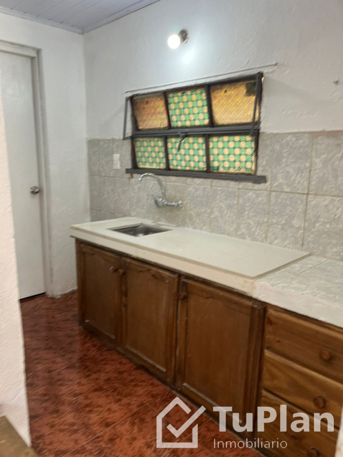 Casa ID.1932 - (Ref 4.338) Se alquila casa, al frente de dos dormitorios. $ 19000