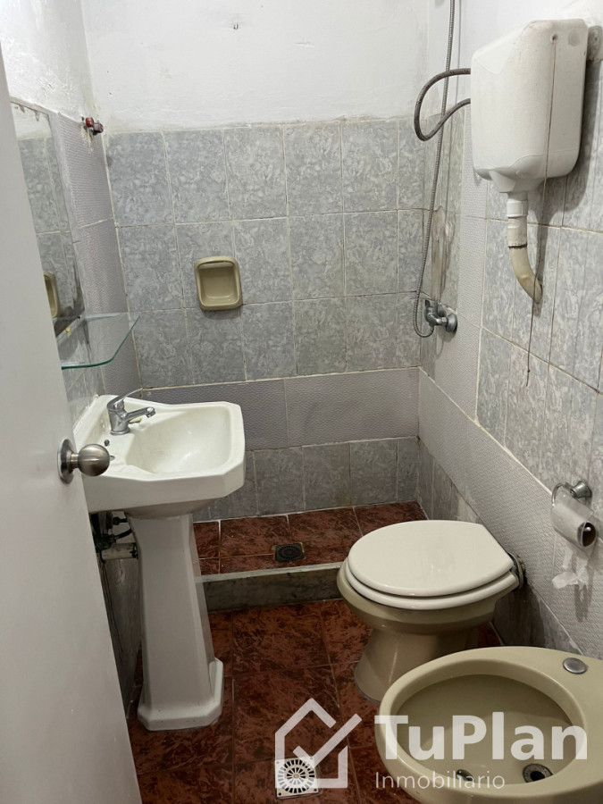 Casa ID.1932 - (Ref 4.338) Se alquila casa, al frente de dos dormitorios. $ 19000