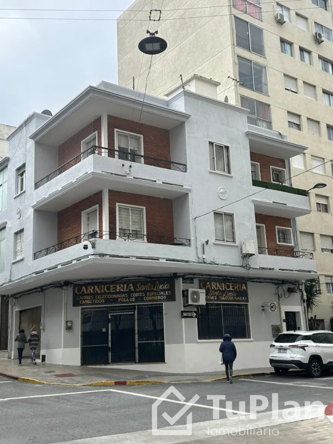 Local Comercial ID.1989 - Ref. 5038 Local Ciudad Vieja a una cuadra de la Rambla 