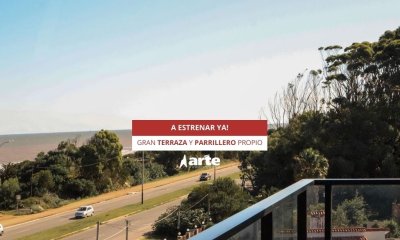 Venta De Apartamento De 2 Dormitorios Sobre La Rambla Con Parrillero!