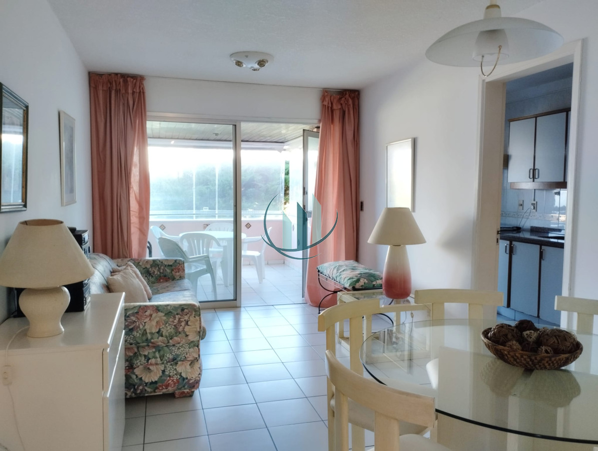 Apartamento ID.588 - A pasos del mar apartamento de 2 dormitorios con hermosa vista al jardín