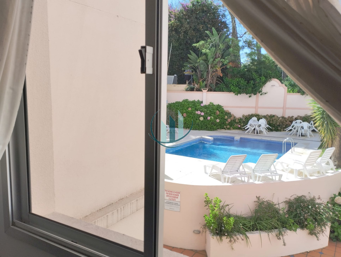 Apartamento ID.588 - A pasos del mar apartamento de 2 dormitorios con hermosa vista al jardín