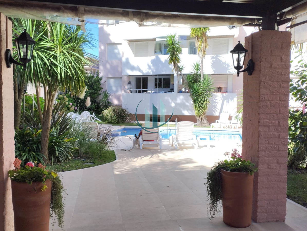 Apartamento ID.588 - A pasos del mar apartamento de 2 dormitorios con hermosa vista al jardín