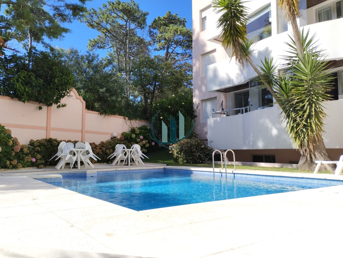 Apartamento ID.588 - A pasos del mar apartamento de 2 dormitorios con hermosa vista al jardín