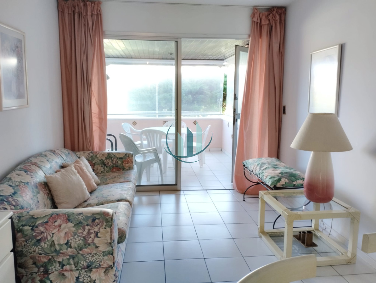 Apartamento ID.588 - A pasos del mar apartamento de 2 dormitorios con hermosa vista al jardín