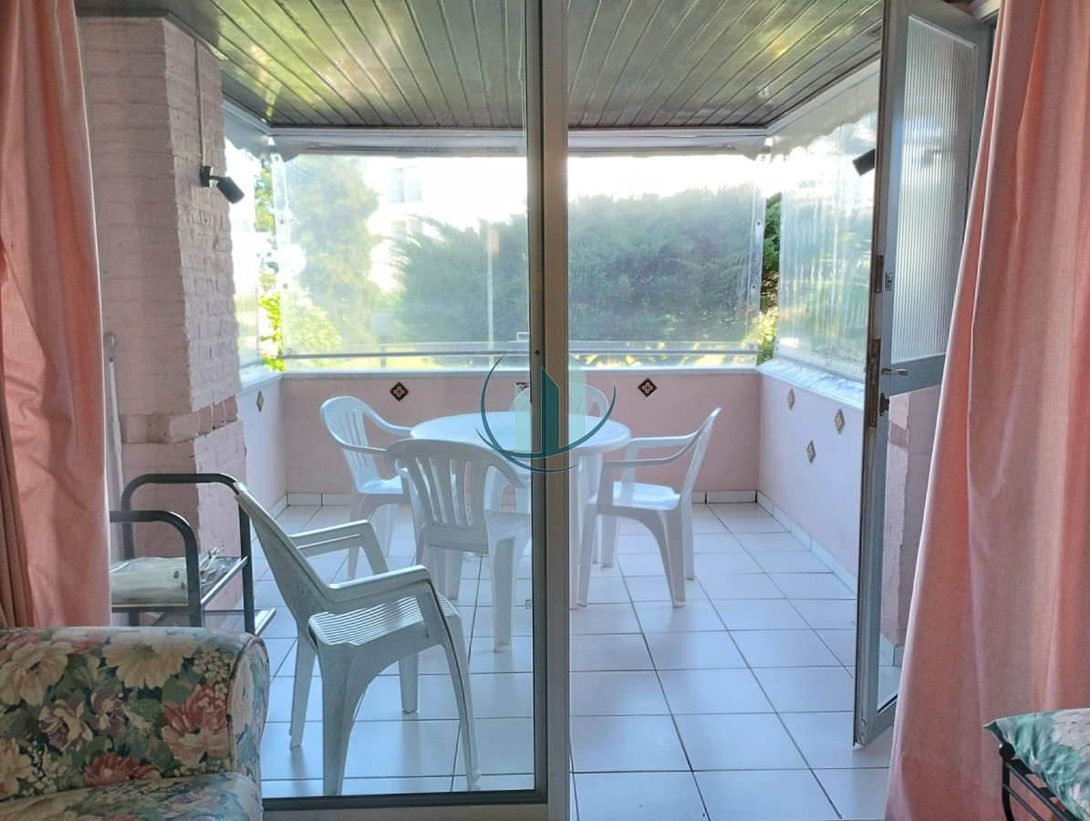 Apartamento ID.588 - A pasos del mar apartamento de 2 dormitorios con hermosa vista al jardín