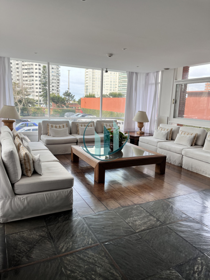 Apartamento ID.655 - Venta o Alquiler de apartamento 1 dormitorio, playa mansa, parada 1