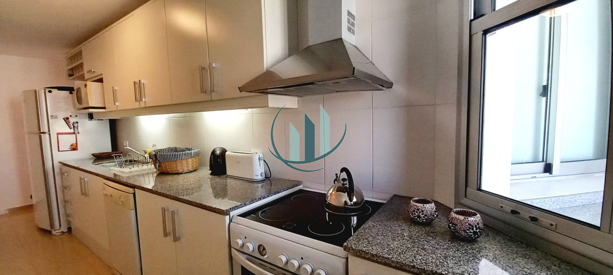 Apartamento ID.301 - Apartamento en primera linea de playa Brava 3 dormitorios mas servicio