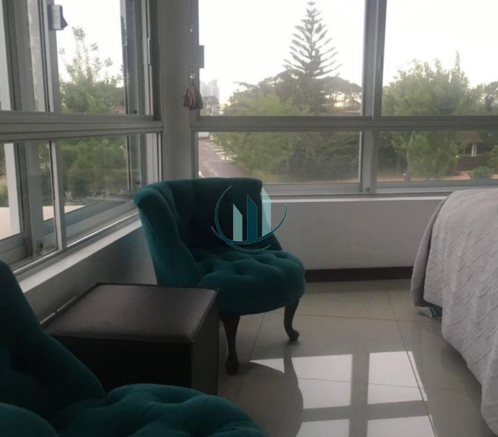 Apartamento ID.696 - Venta apartamento 4 dormitorios Roosevelt