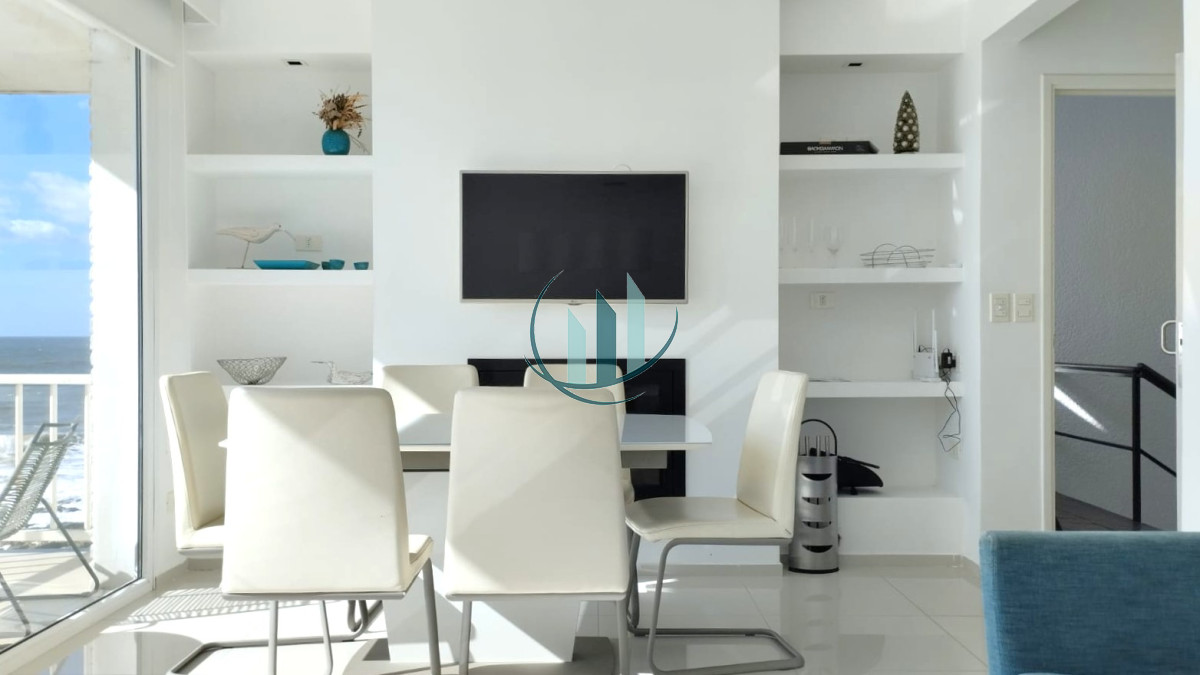 Apartamento ID.781 - ALQUILER ANUAL 3 Dormitorios con vista despejada al mar + terraza +  cochera