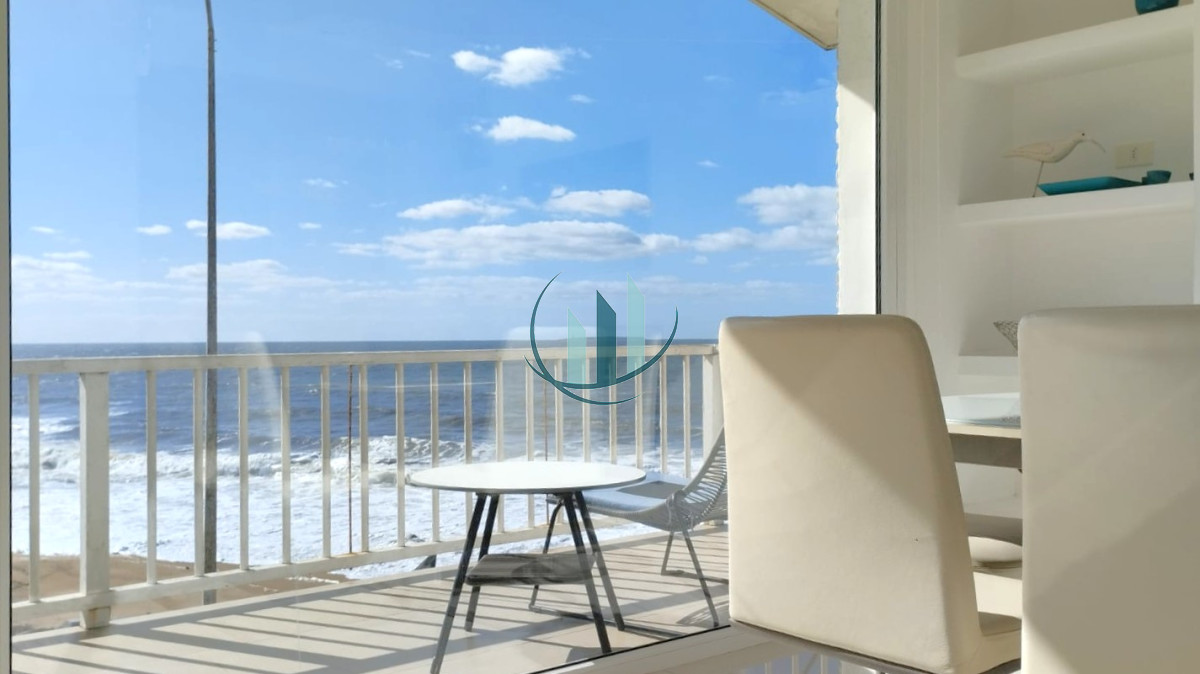 Apartamento ID.781 - ALQUILER ANUAL 3 Dormitorios con vista despejada al mar + terraza +  cochera