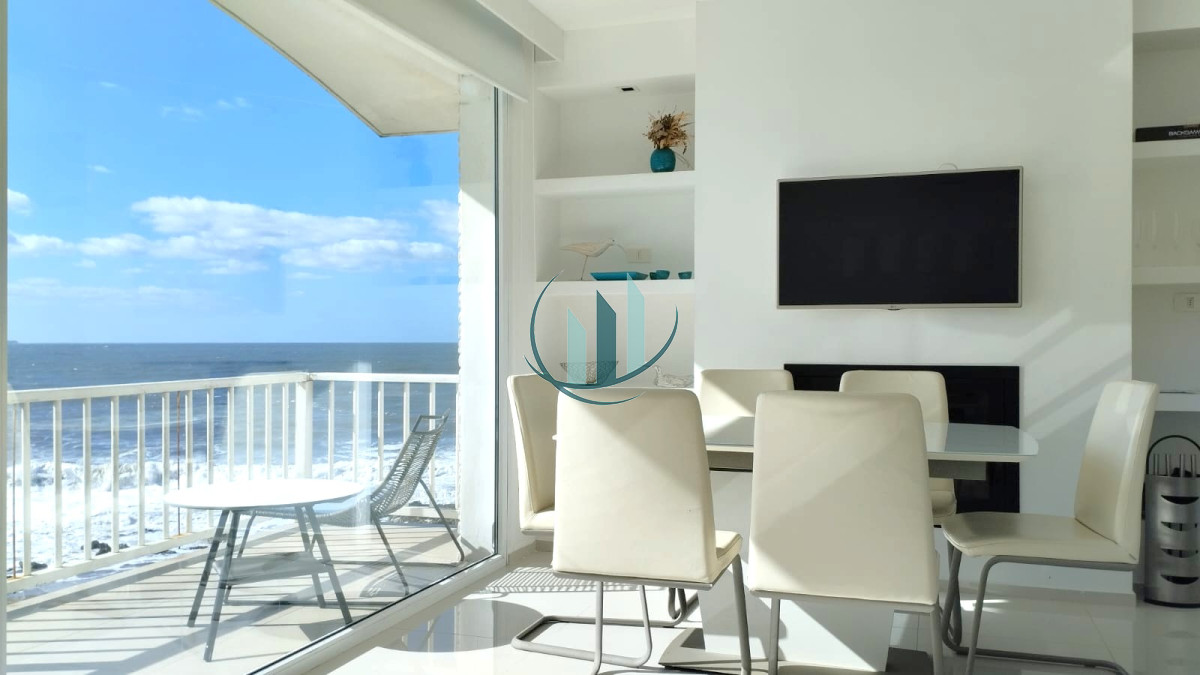 Apartamento ID.781 - ALQUILER ANUAL 3 Dormitorios con vista despejada al mar + terraza +  cochera