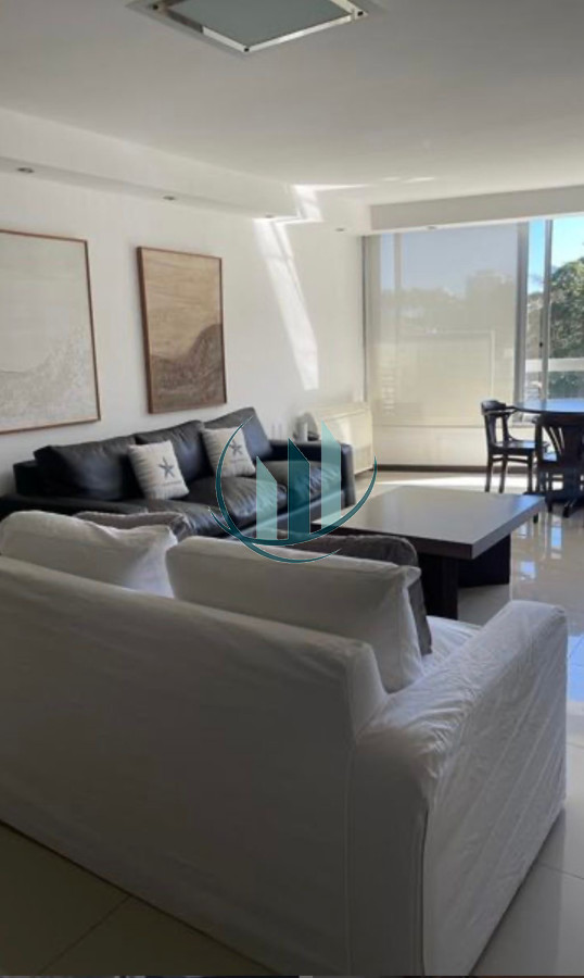 Apartamento ID.696 - Venta apartamento 4 dormitorios Roosevelt