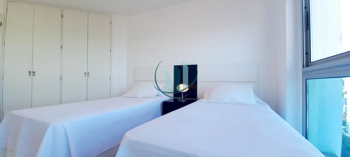 Apartamento ID.301 - Apartamento en primera linea de playa Brava 3 dormitorios mas servicio