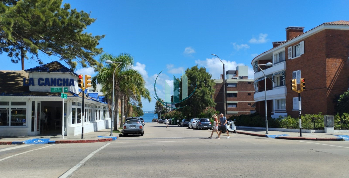 Apartamento ID.779 - ALQUILER INVERNAL - 3 Dormitorios con garage en pleno centro de Punta del Este