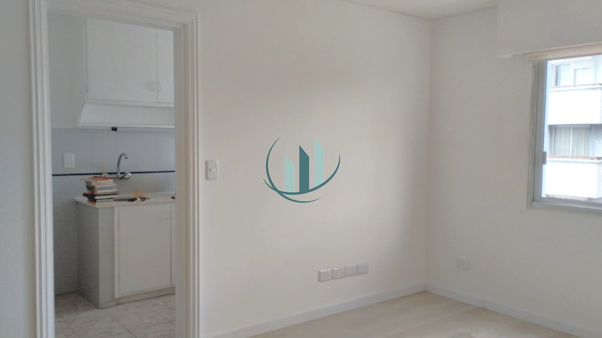 Apartamento ID.770 - 1 DORMITORIO a 100mt Terminal de Maldonado