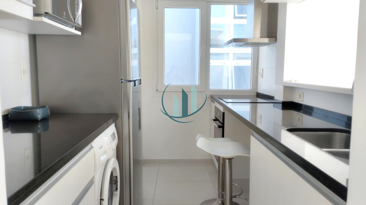 Apartamento ID.781 - ALQUILER ANUAL 3 Dormitorios con vista despejada al mar + terraza +  cochera