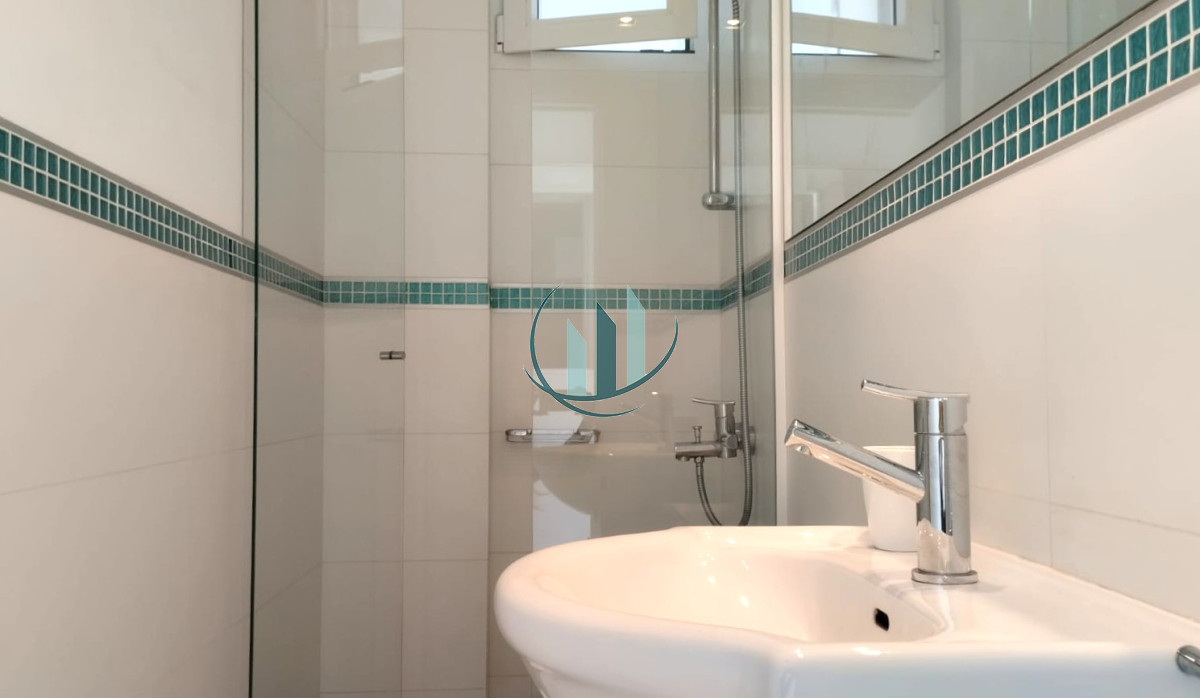 Apartamento ID.781 - ALQUILER ANUAL 3 Dormitorios con vista despejada al mar + terraza +  cochera