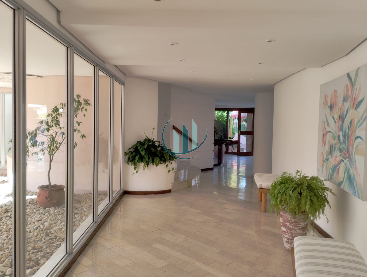 Apartamento ID.588 - A pasos del mar apartamento de 2 dormitorios con hermosa vista al jardín