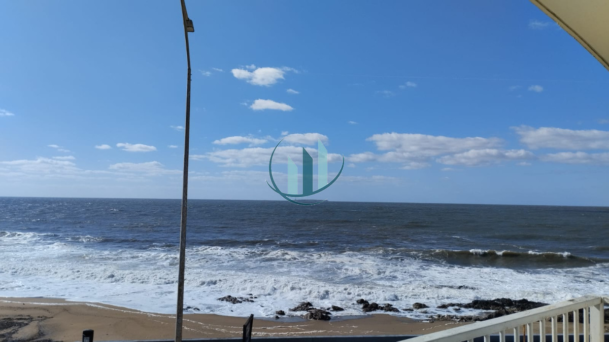 Apartamento ID.781 - ALQUILER ANUAL 3 Dormitorios con vista despejada al mar + terraza +  cochera
