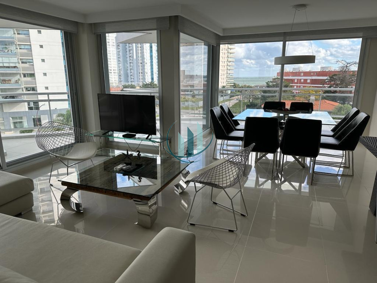 Apartamento ID.713 - Surise Tower 3 dormitorios mas dependencia de servicio. Alquiler Anual o temporal