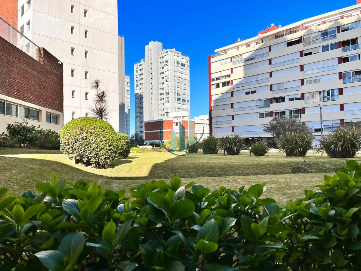 Apartamento ID.19 - Venta apto 2  dorm , 2 baños. Excelente ubicación y vista. 