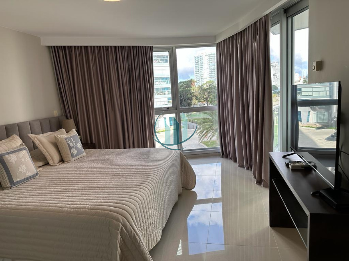 Apartamento ID.713 - Surise Tower 3 dormitorios mas dependencia de servicio. Alquiler Anual o temporal