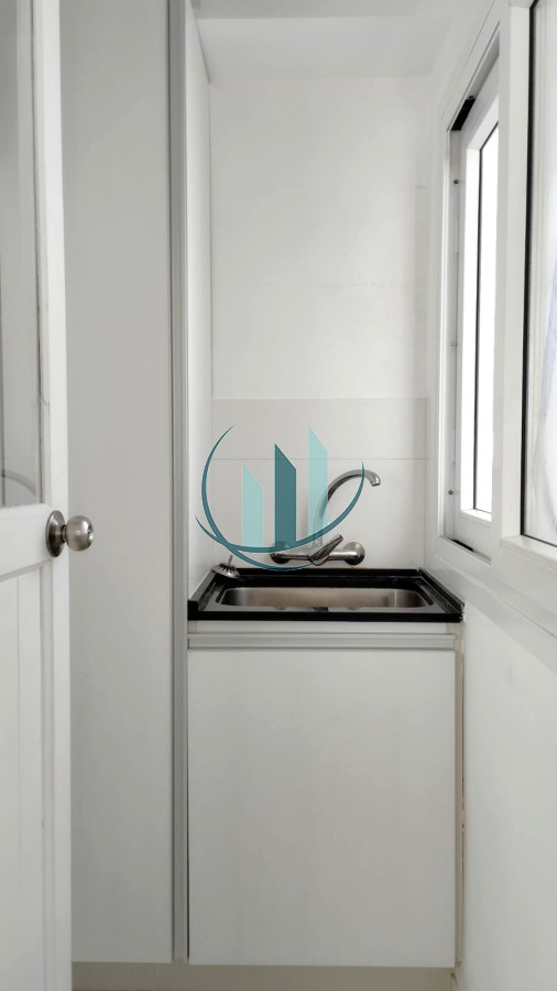Apartamento ID.781 - ALQUILER ANUAL 3 Dormitorios con vista despejada al mar + terraza +  cochera