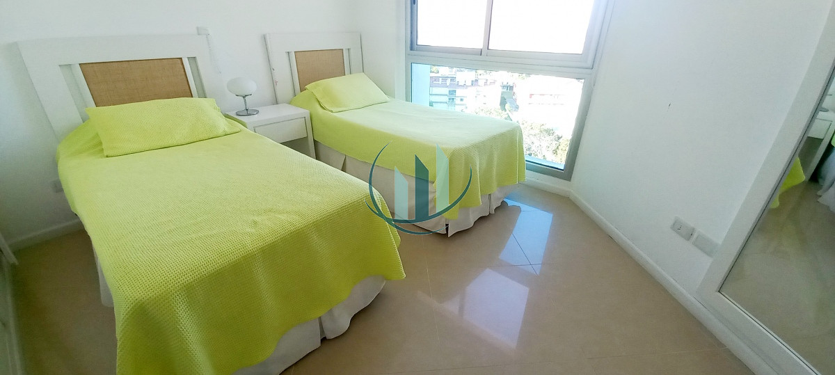 Apartamento ID.301 - Apartamento en primera linea de playa Brava 3 dormitorios mas servicio