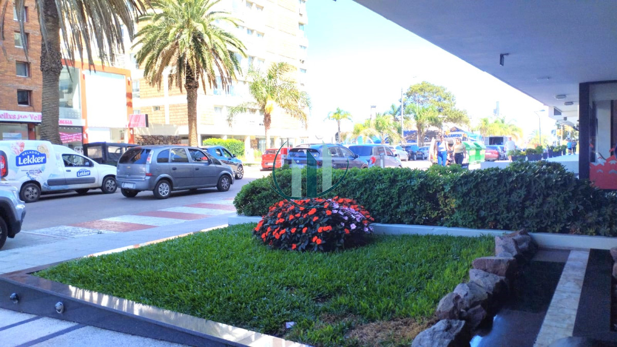 Apartamento ID.779 - ALQUILER INVERNAL - 3 Dormitorios con garage en pleno centro de Punta del Este