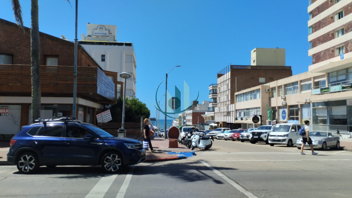 Apartamento ID.779 - ALQUILER INVERNAL - 3 Dormitorios con garage en pleno centro de Punta del Este