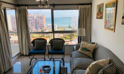 Venta apto 2  dorm , 2 baños. Excelente ubicación y vista.