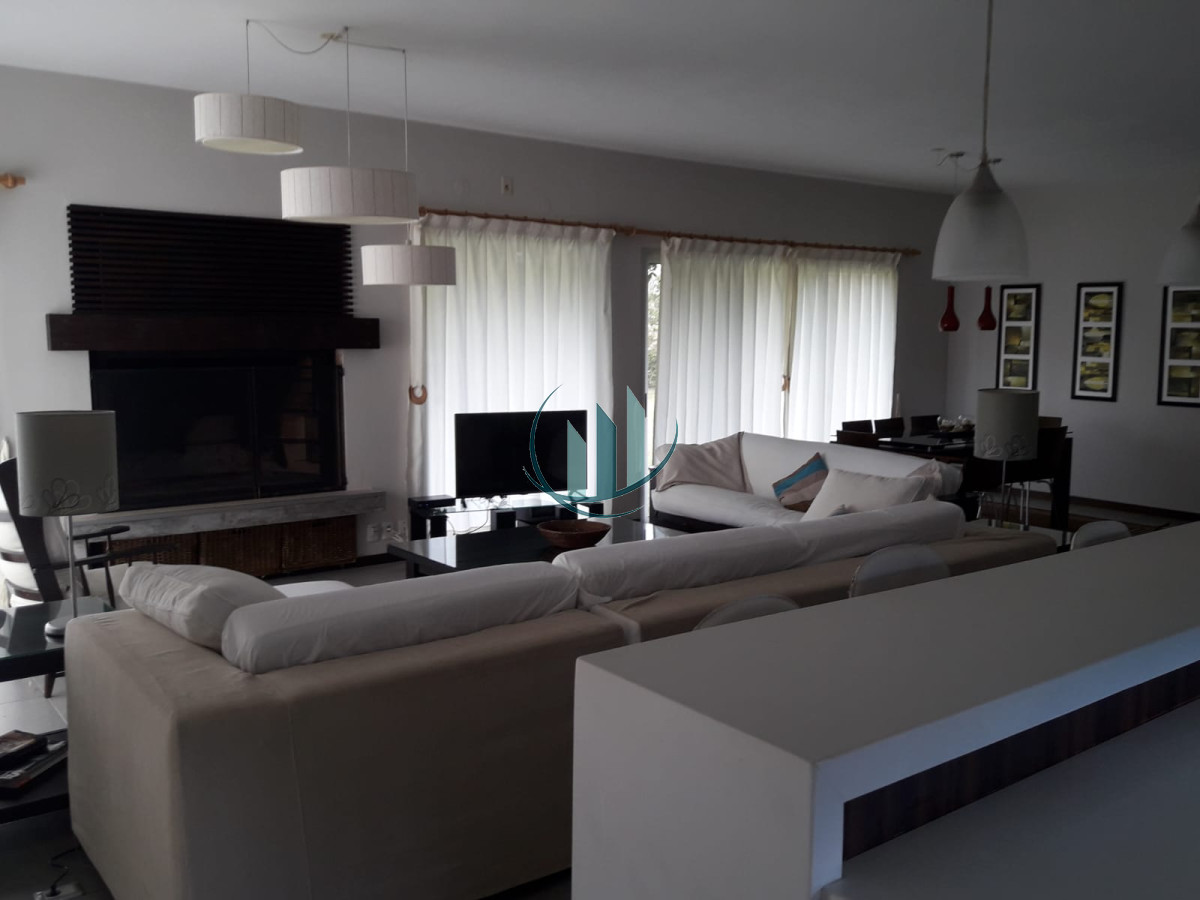 Casa ID.280 - ALQUILER DE TEMPORADA La Barra Casa 4 dormitorios a 500mt de la playa 