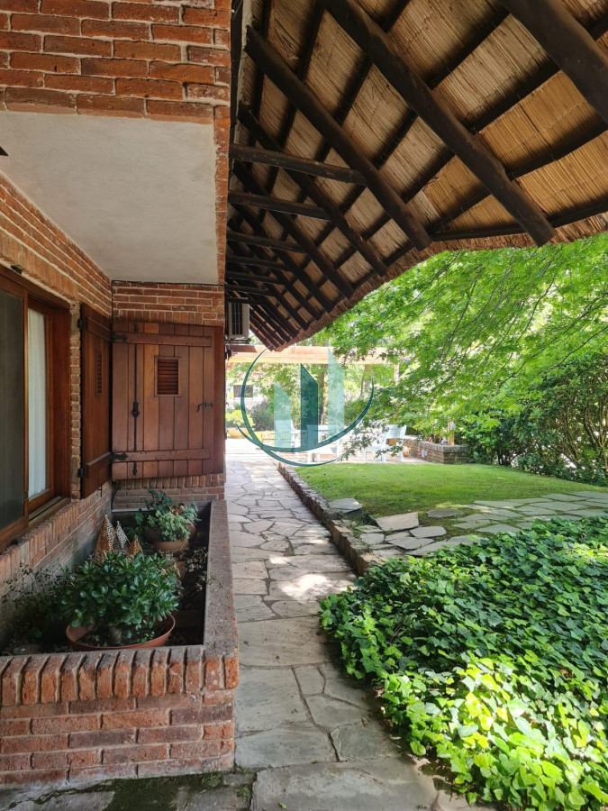 Casa ID.493 - Vendo Casa pinares 