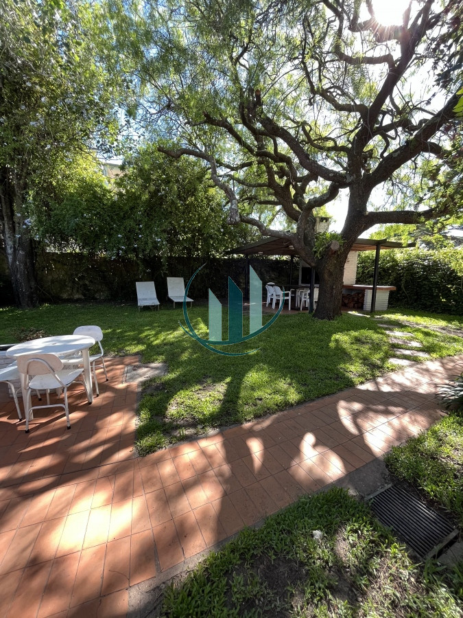Casa ID.290 - ALQUILER DE VERANO - Casa de 4 dormitorios en playa Mansa a 300mt del mar