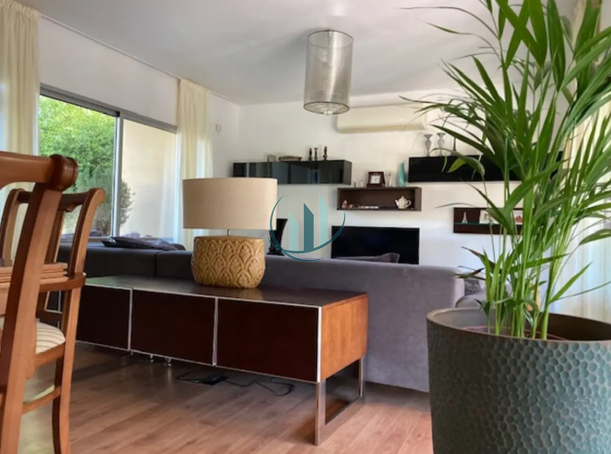 Casa ID.629 - ALQUILER ANUAL Casa 3 Dormitorios con piscina climatizada Playa Mansa, Cantegril