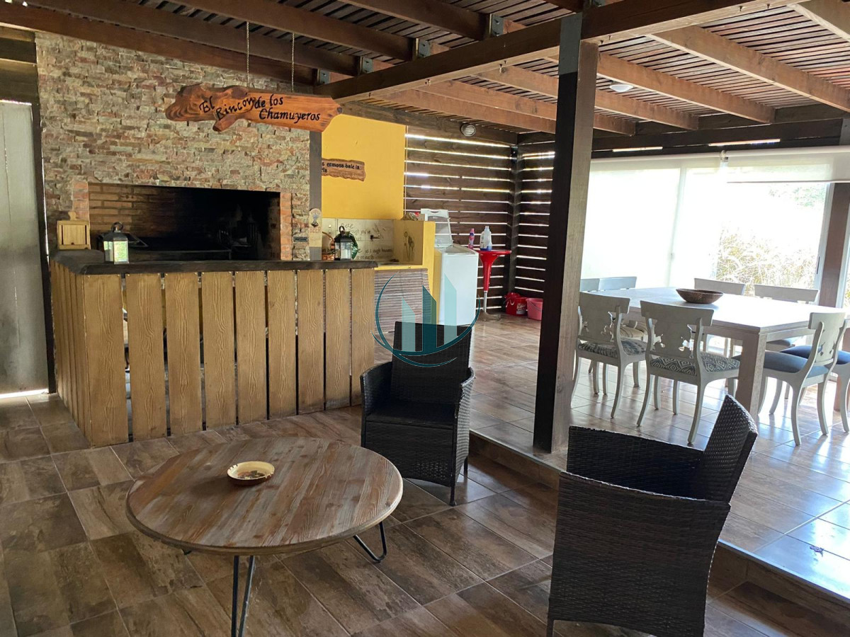 Casa ID.654 - Se vende hermosa casa en Lausana + apartamento de 1 dormitorio